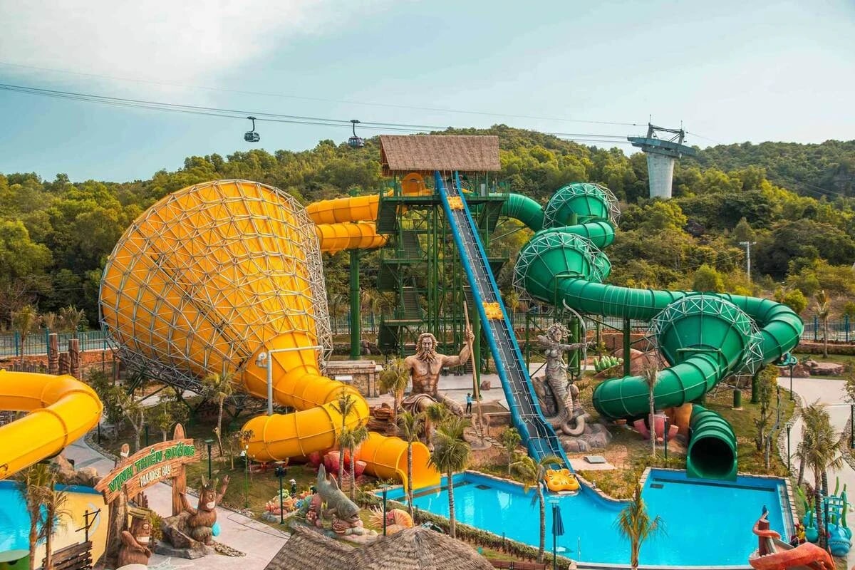 Aquatopia & Làng Exotica